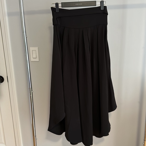 Pleated MIDI skirt in Black - Picture 5 of 6
